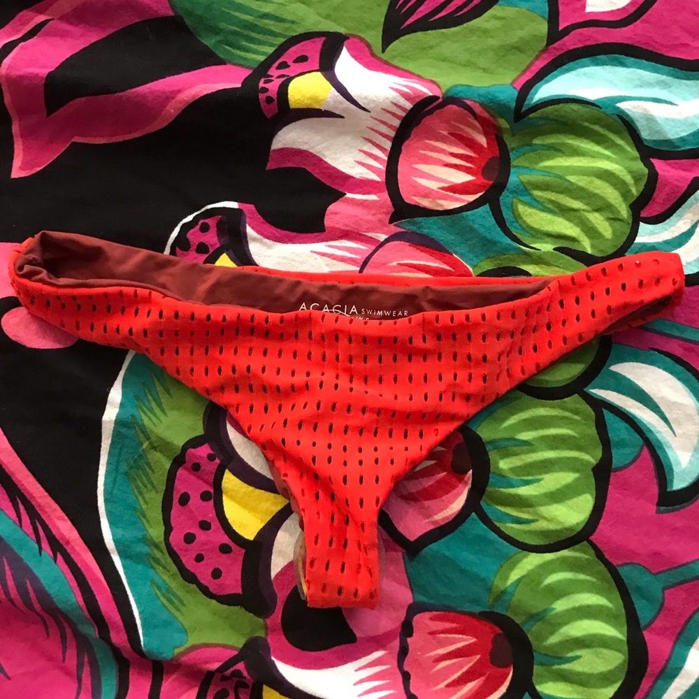 acacia neon lava mesh bottom